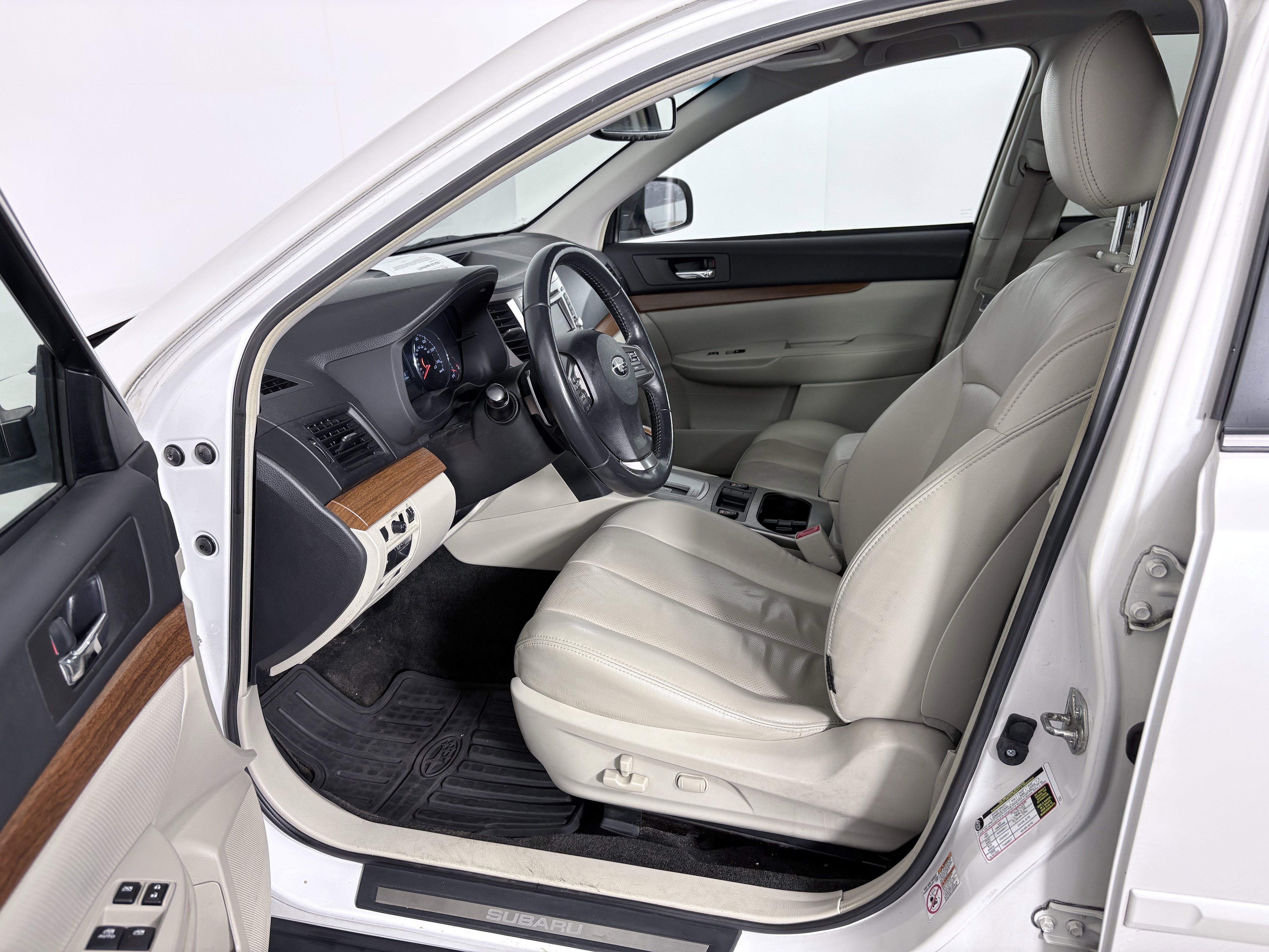 Used 2014 Subaru Outback 2.5i Limited w/ Moonroof Package image 4