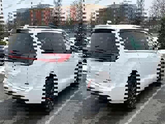 Used 2021 Chrysler Pacifica Limited w/ S Appearance Package image 27