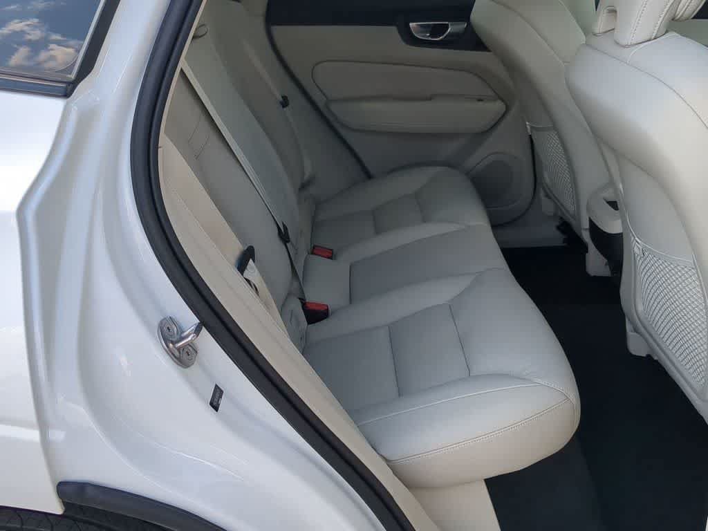 Certified 2024 Volvo XC60 B5 Plus AWD/4WD image 19