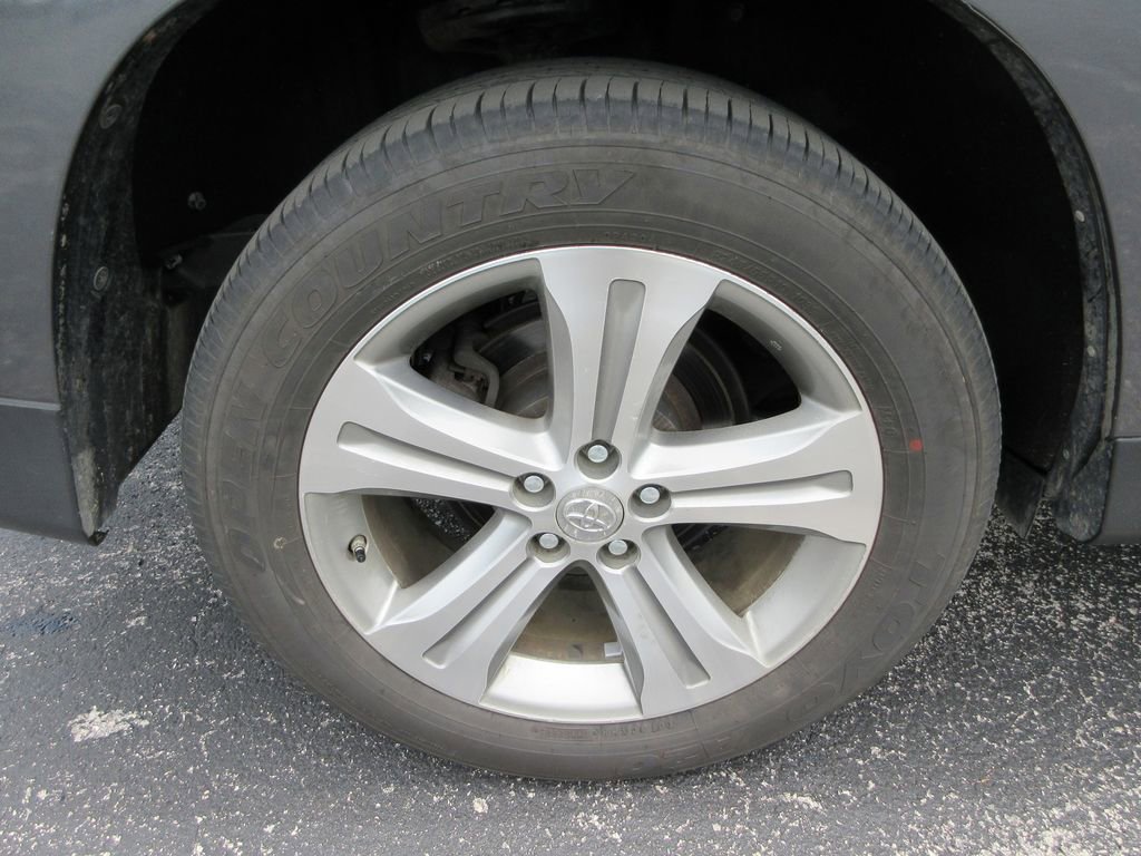 Used 2011 Toyota Highlander Limited w/ Tow Pkg AWD/4WD image 9