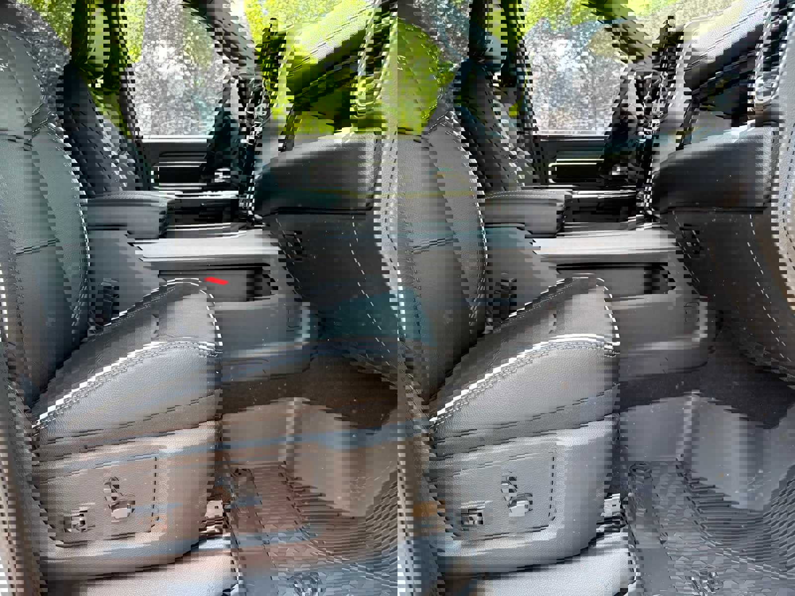 New 2025 RAM 3500 Laramie image 22