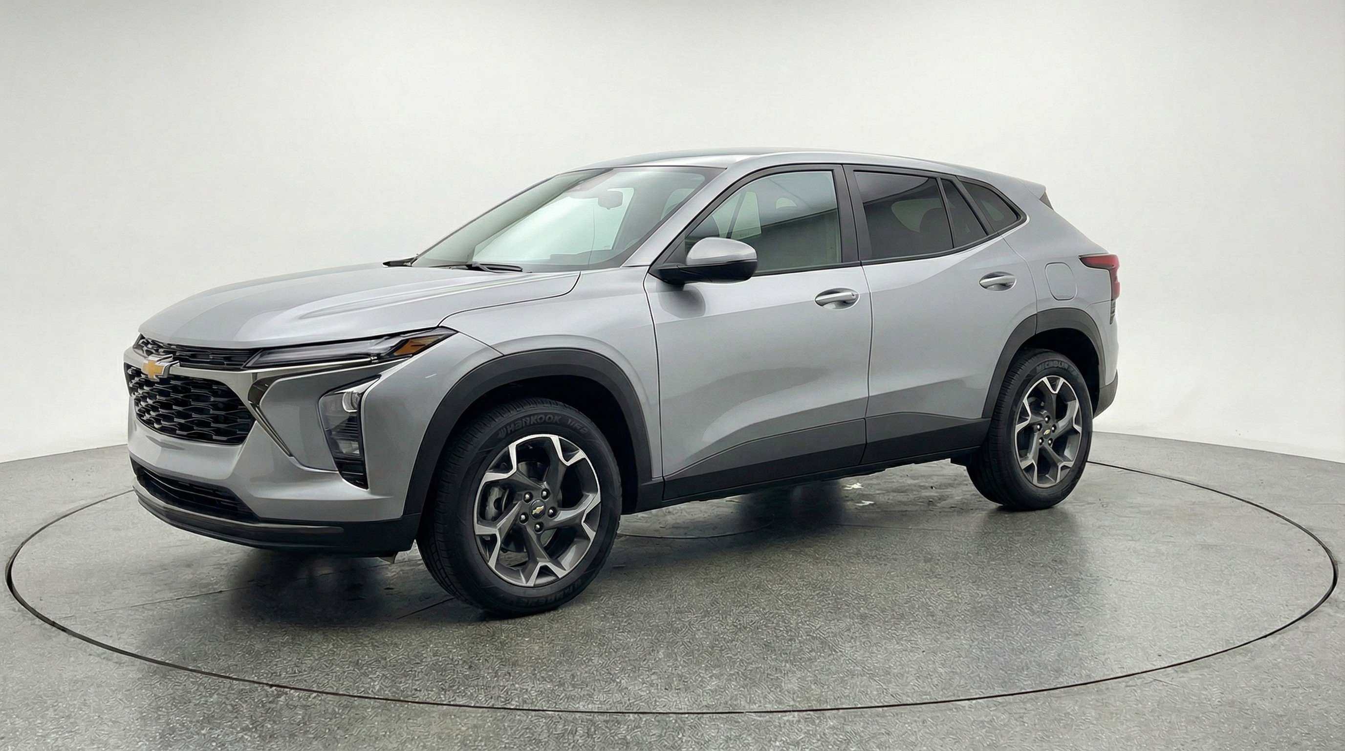 Used 2025 Chevrolet Trax LT w/ LT Convenience Package image 3