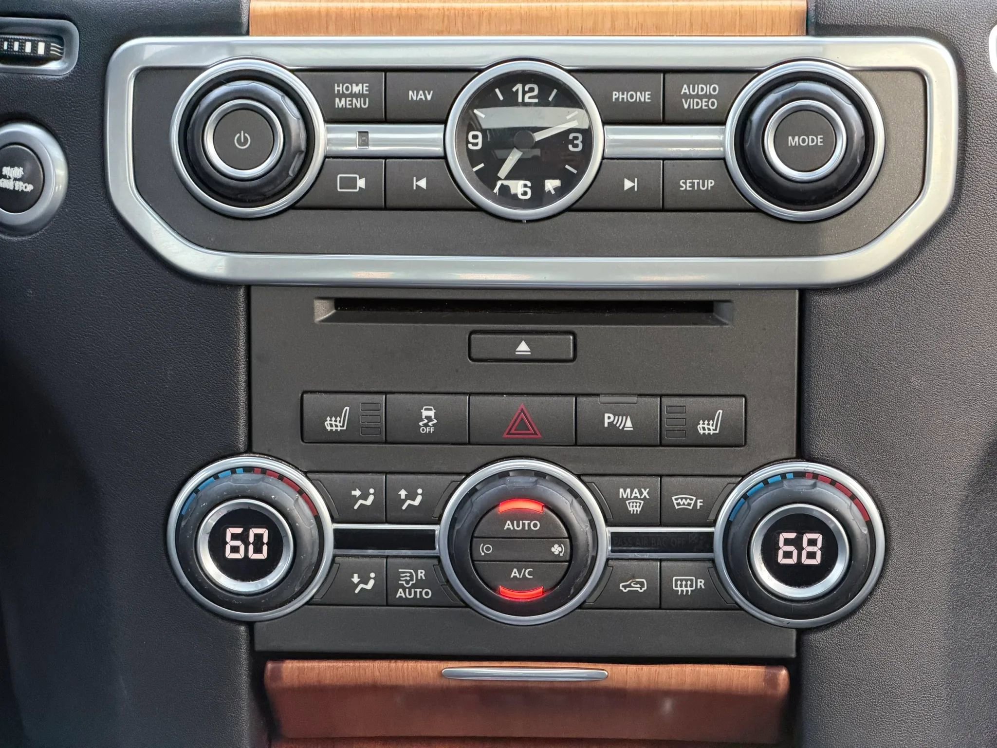 Used 2015 Land Rover LR4 HSE AWD/4WD image 17