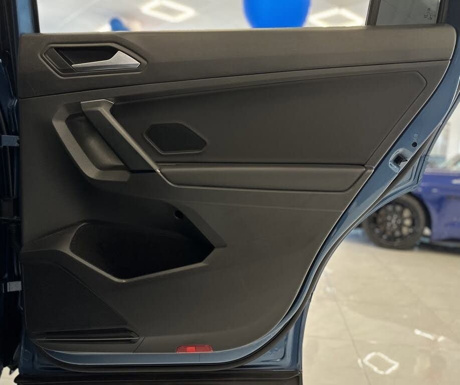 Used 2019 Volkswagen Tiguan SE w/ Panoramic Sunroof Package image 36