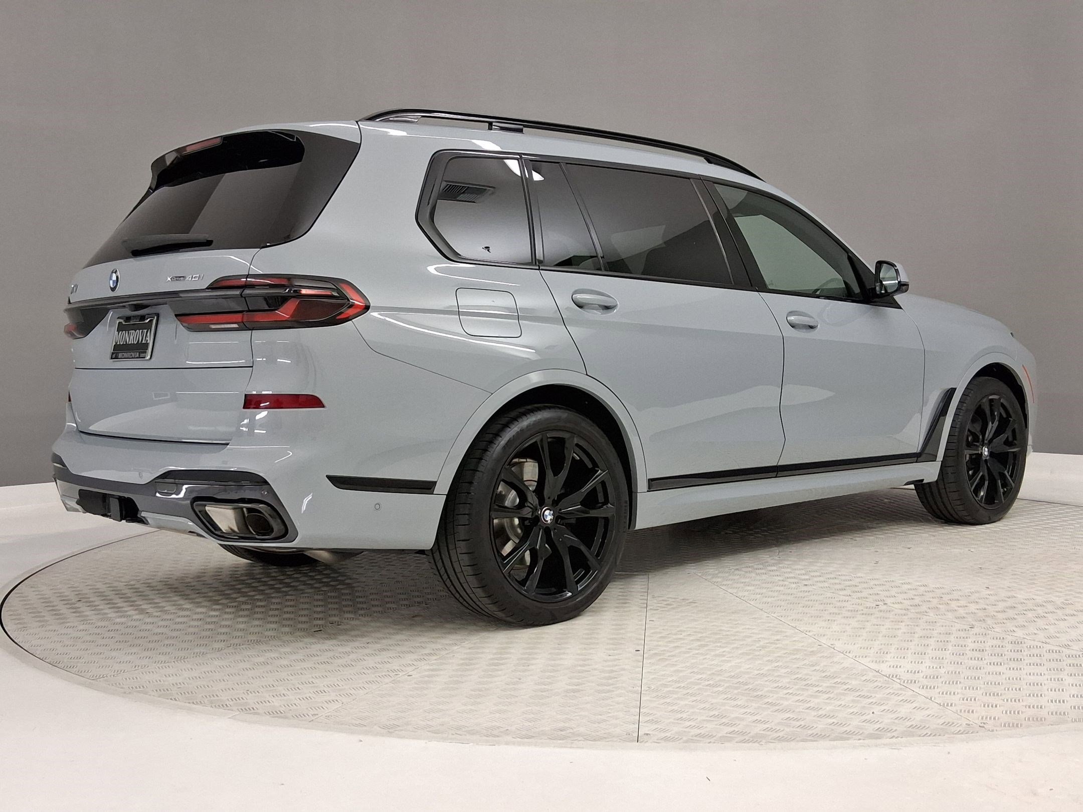 Certified 2025 BMW X7 xDrive40i w/ M Sport Package AWD/4WD image 7