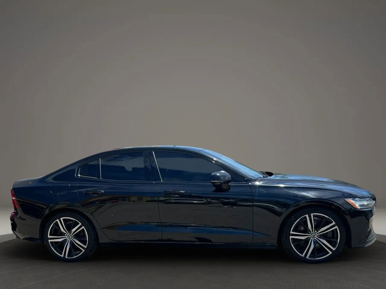 Used 2019 Volvo S60 T6 R-Design AWD/4WD image 4