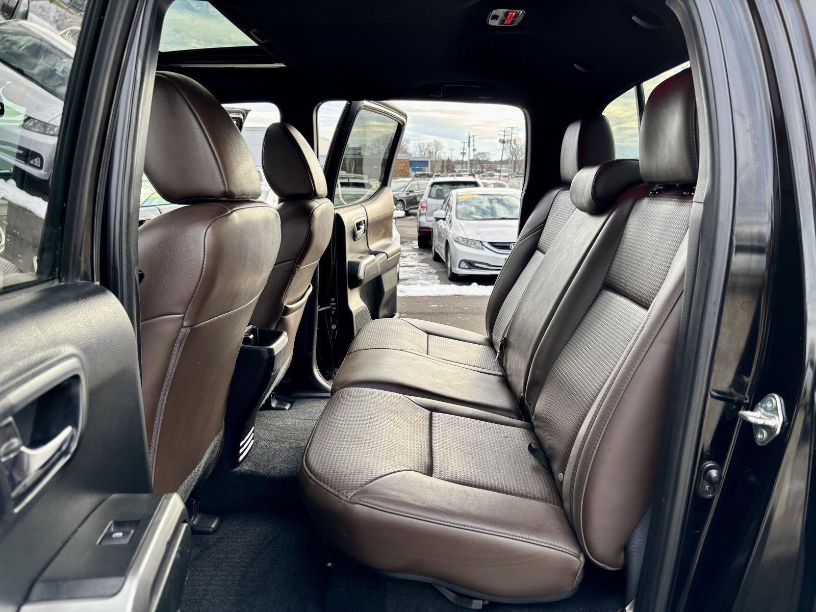 Used 2017 Toyota Tacoma Limited w/ Tow Package image 16