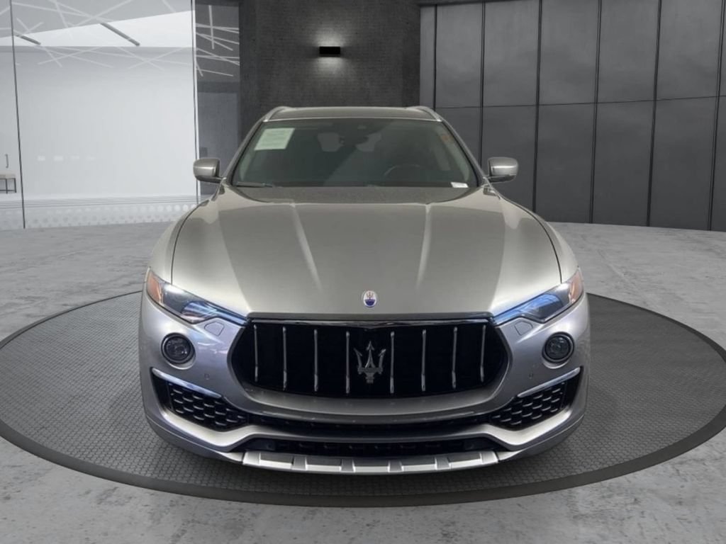 Used 2019 Maserati Levante GranLusso AWD/4WD image 2