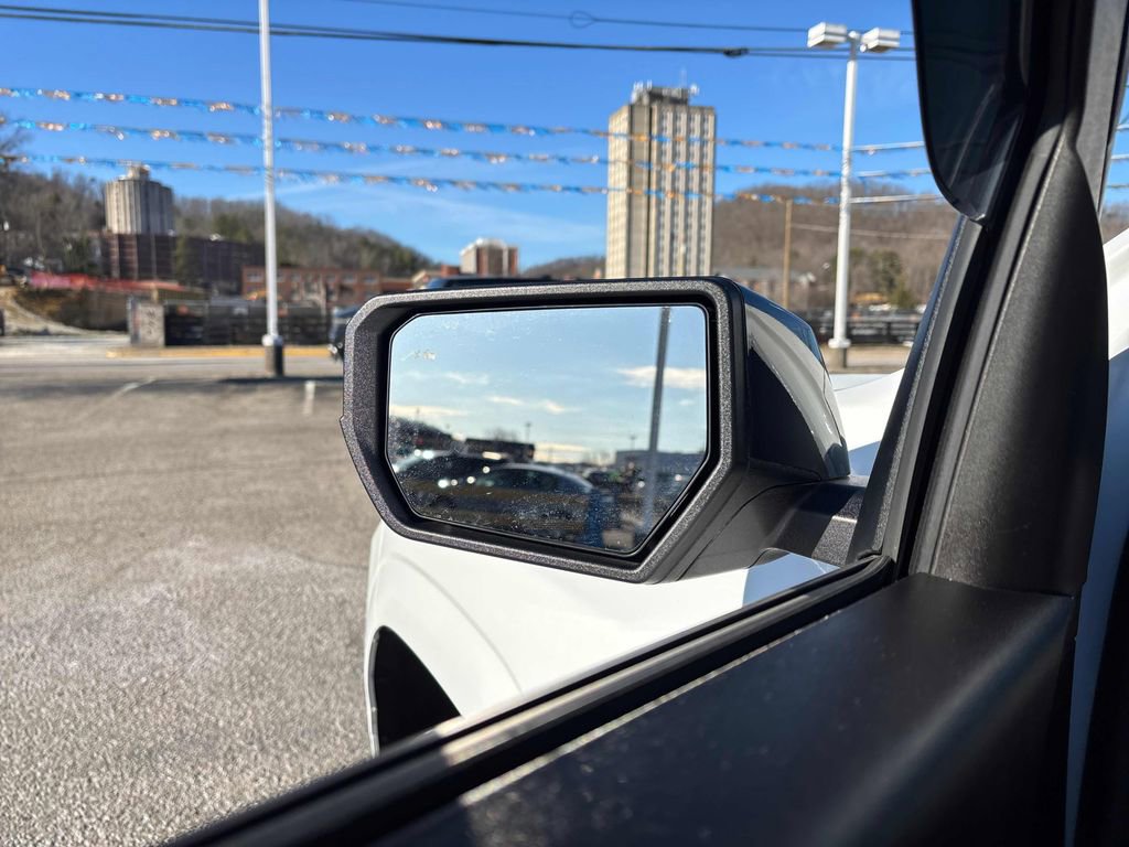 Used 2024 Chevrolet Colorado Z71 w/ Z71 Convenience Package 2 image 11