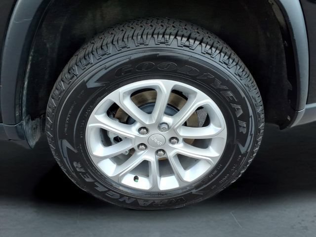 Used 2021 Jeep Grand Cherokee Laredo AWD/4WD image 10