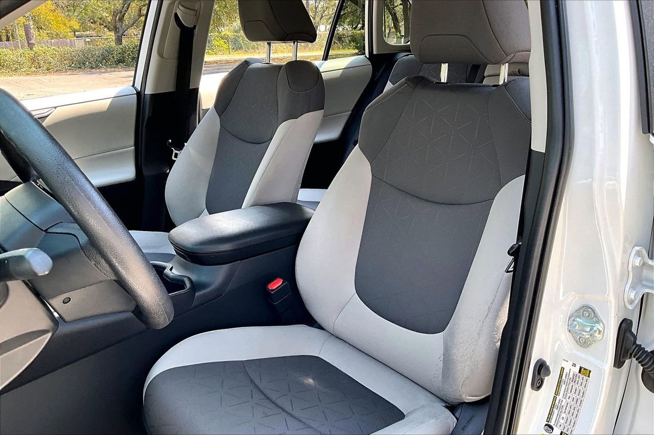 Used 2025 Toyota RAV4 XLE w/ Convenience Package image 18