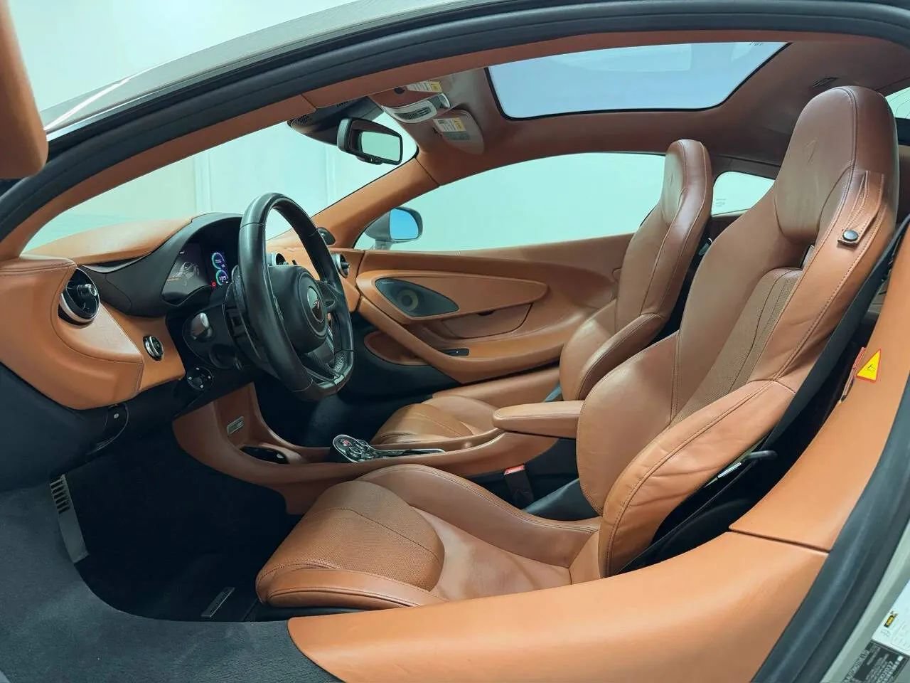 Used 2017 McLaren 570S RWD image 9