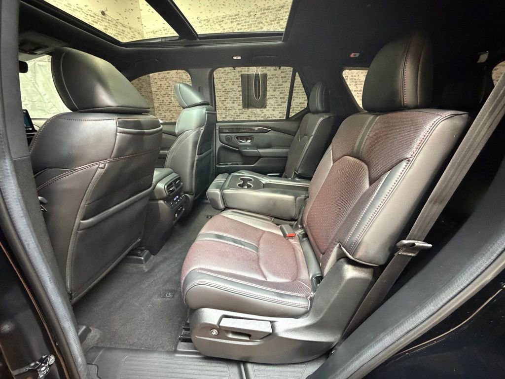 Used 2025 Honda Pilot Black Edition image 12