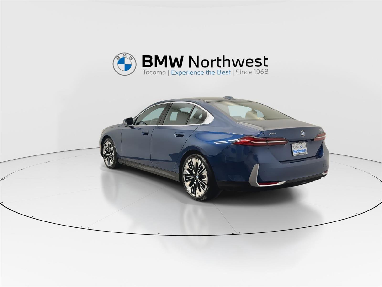 Used 2025 BMW 530i xDrive w/ Premium Package image 12