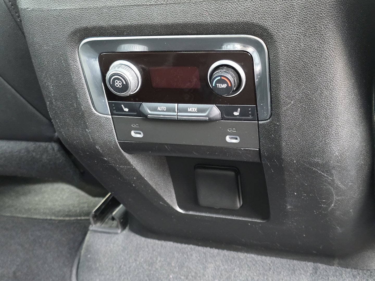 Used 2022 Chevrolet Suburban LT w/ LT Signature Plus Package image 34