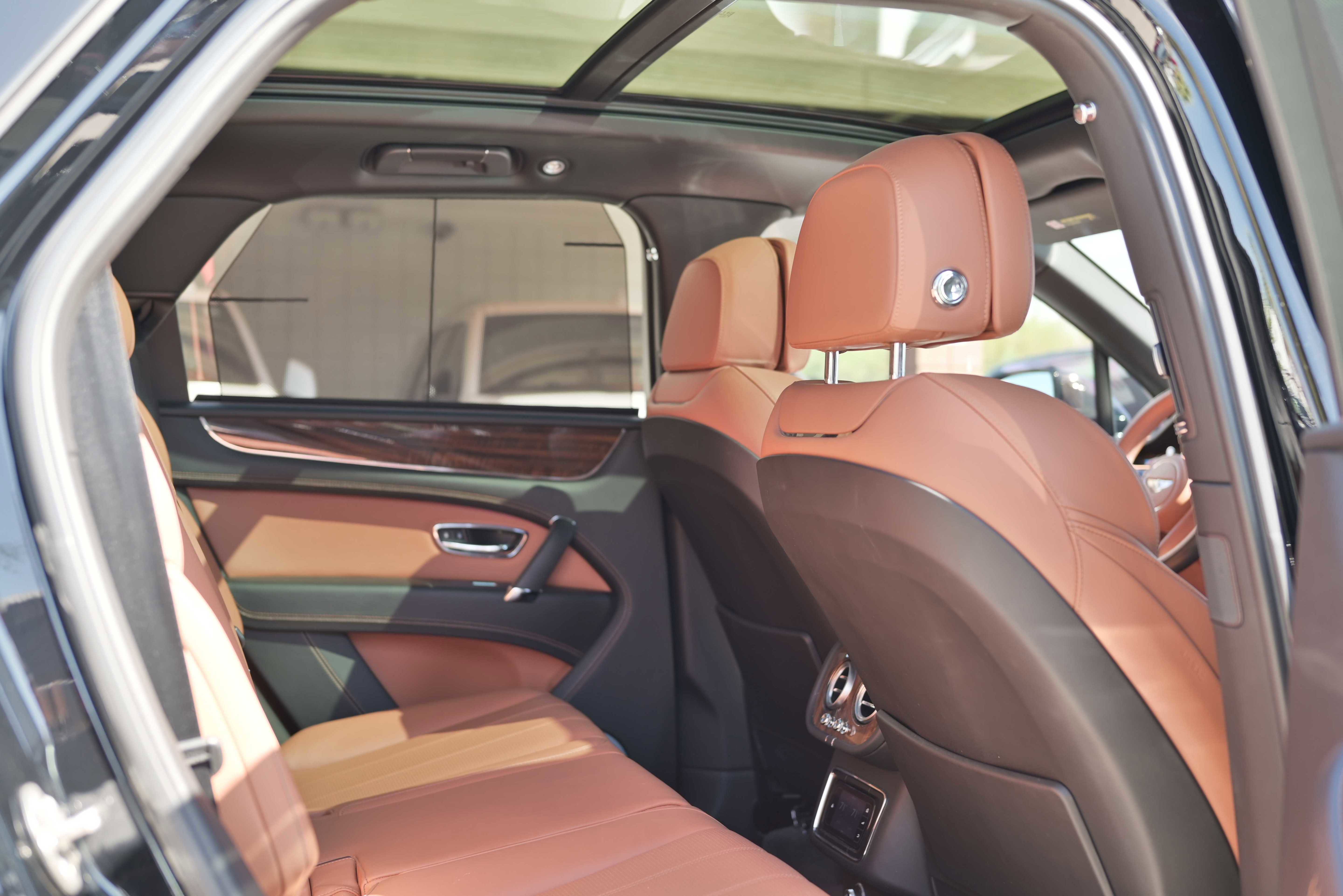 Used 2018 Bentley Bentayga AWD/4WD image 13