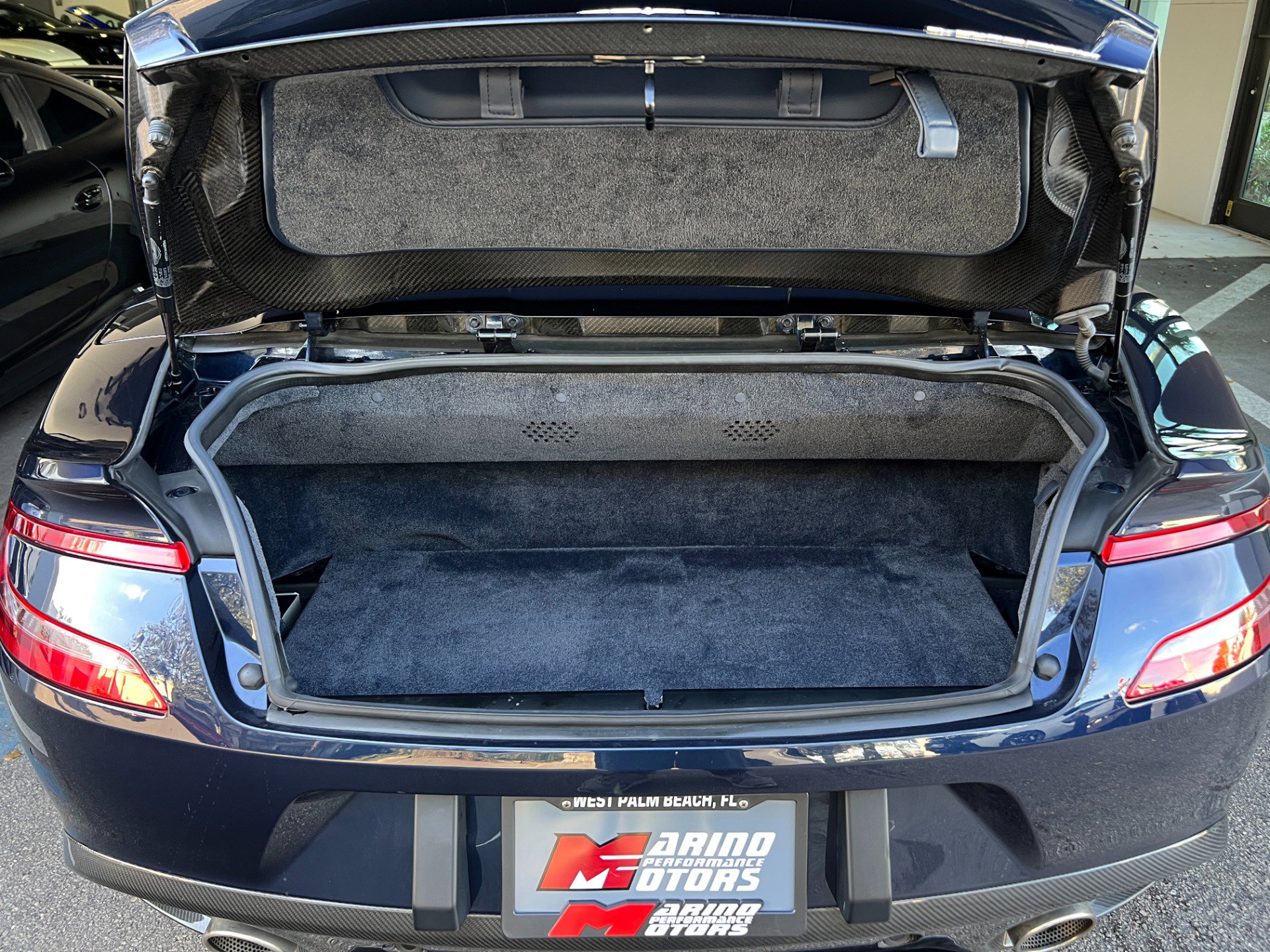 Used 2014 Aston Martin Vanquish Volante image 41