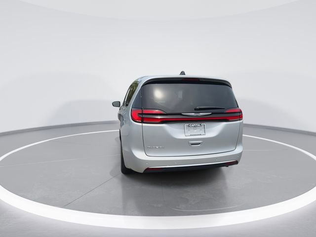 Used 2024 Chrysler Pacifica Touring-L image 7