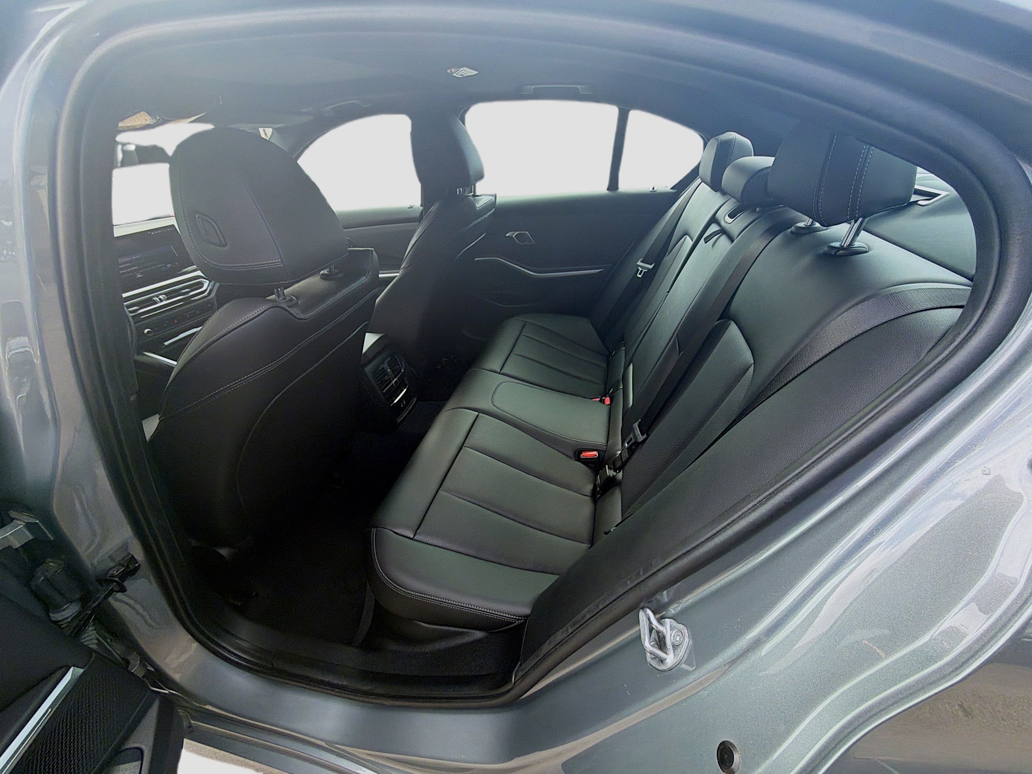 Used 2024 BMW 330e image 21