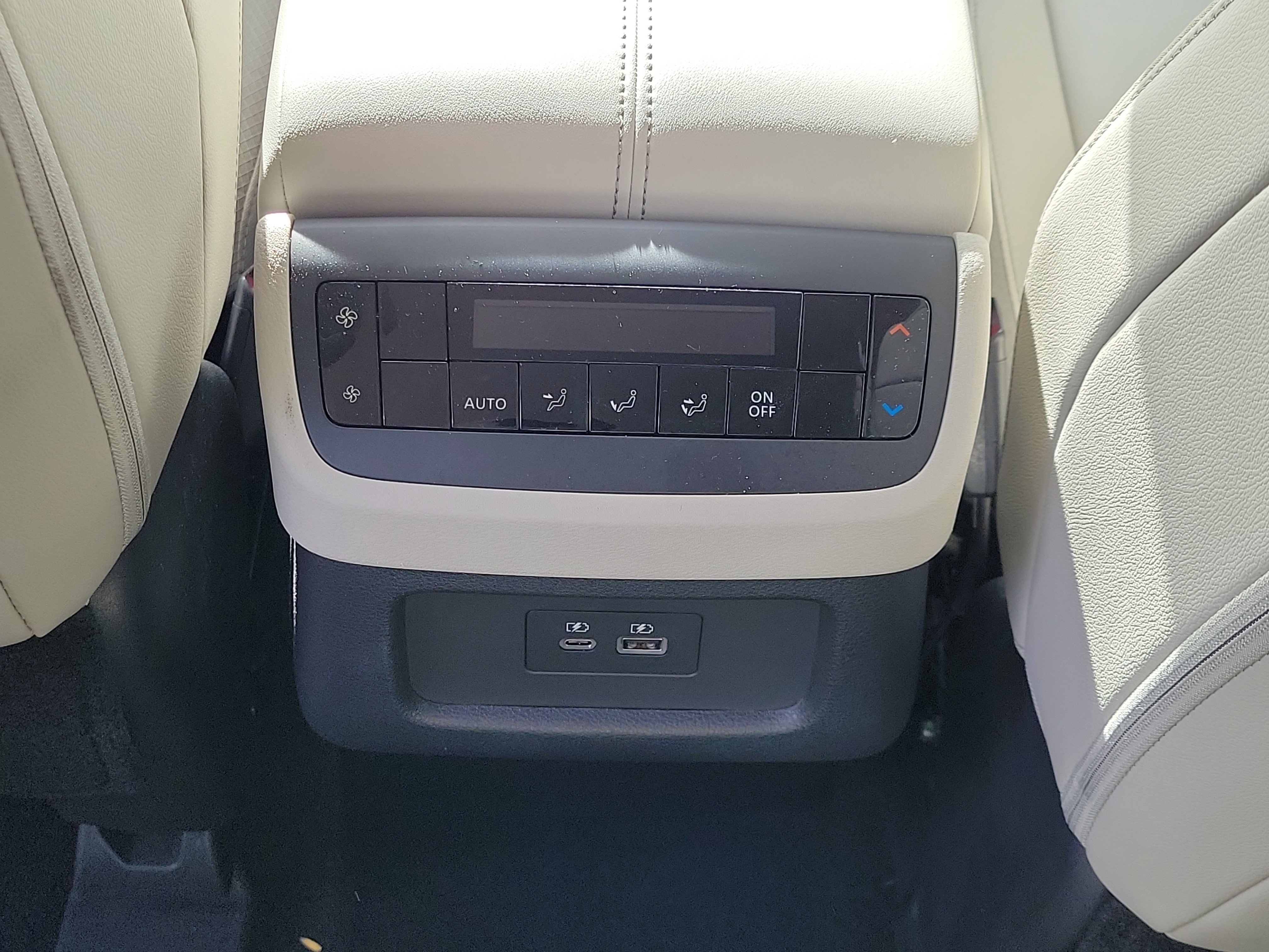 Used 2025 Nissan Pathfinder SL FWD image 13