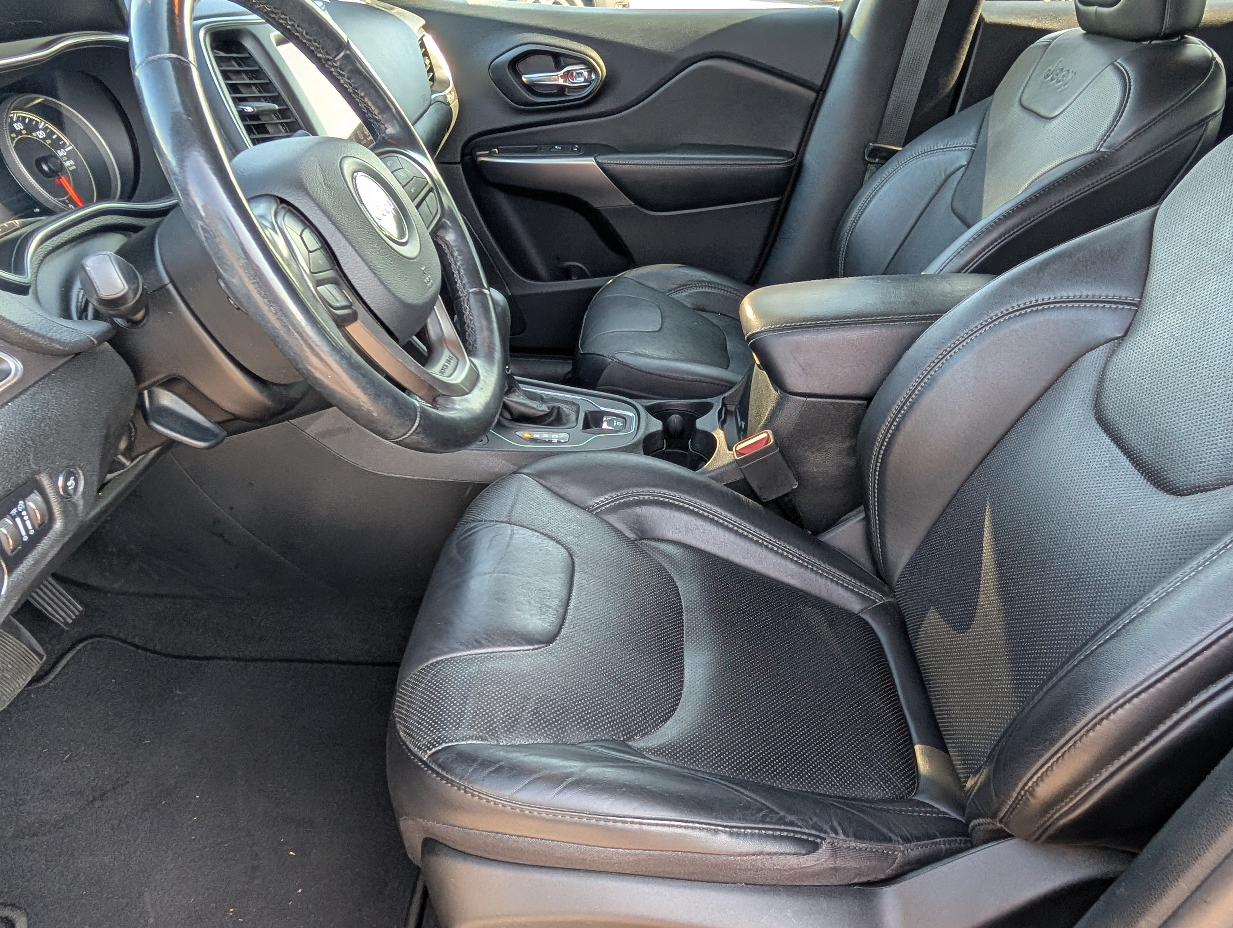 Used 2021 Jeep Cherokee Latitude Lux w/ Sun & Sound Group FWD image 12