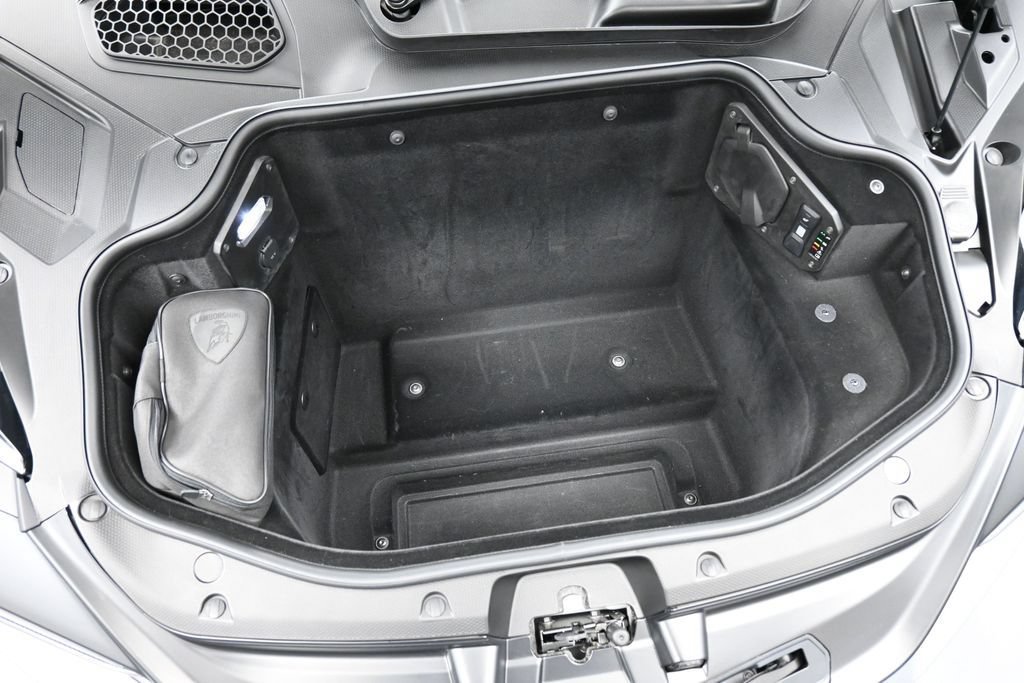 Used 2024 Lamborghini Revuelto AWD/4WD image 29
