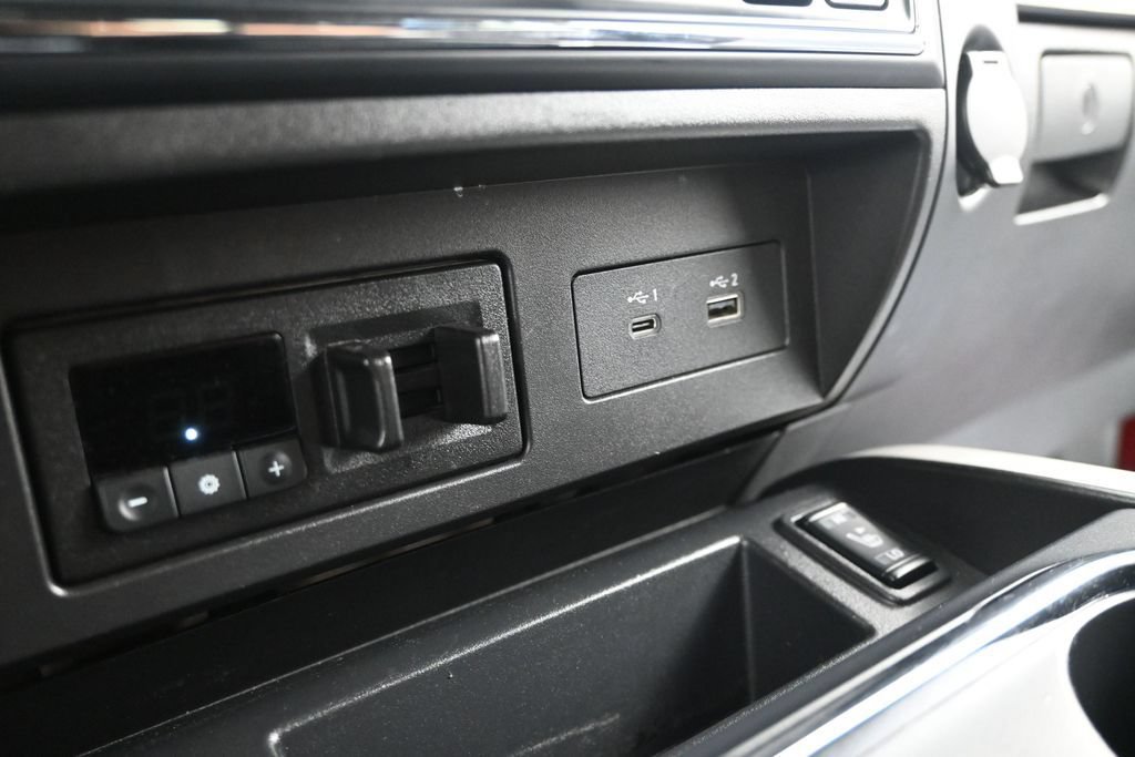 Used 2024 Nissan Titan SV w/ SV Convenience Package AWD/4WD image 27
