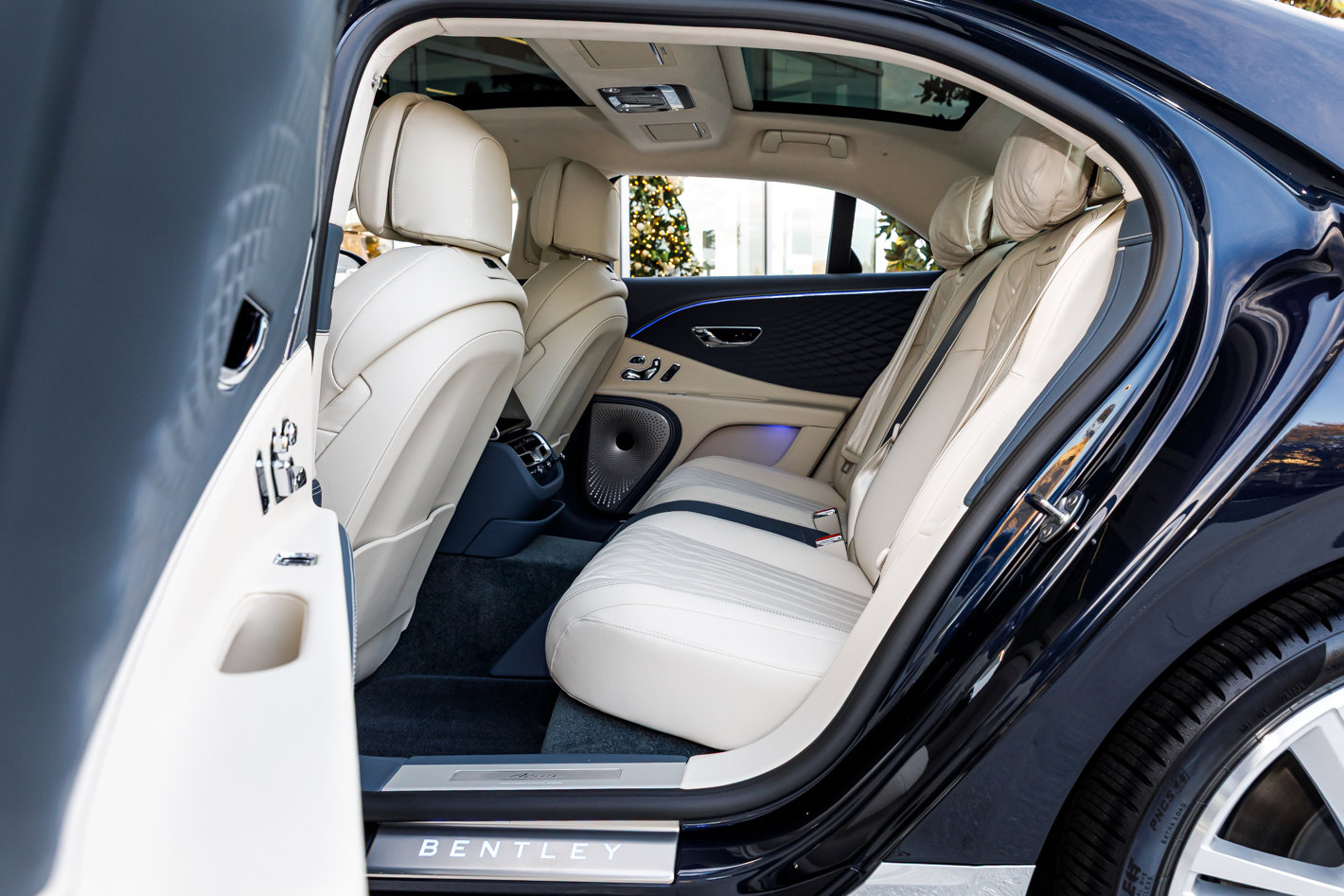 New 2026 Bentley Flying Spur Azure image 36