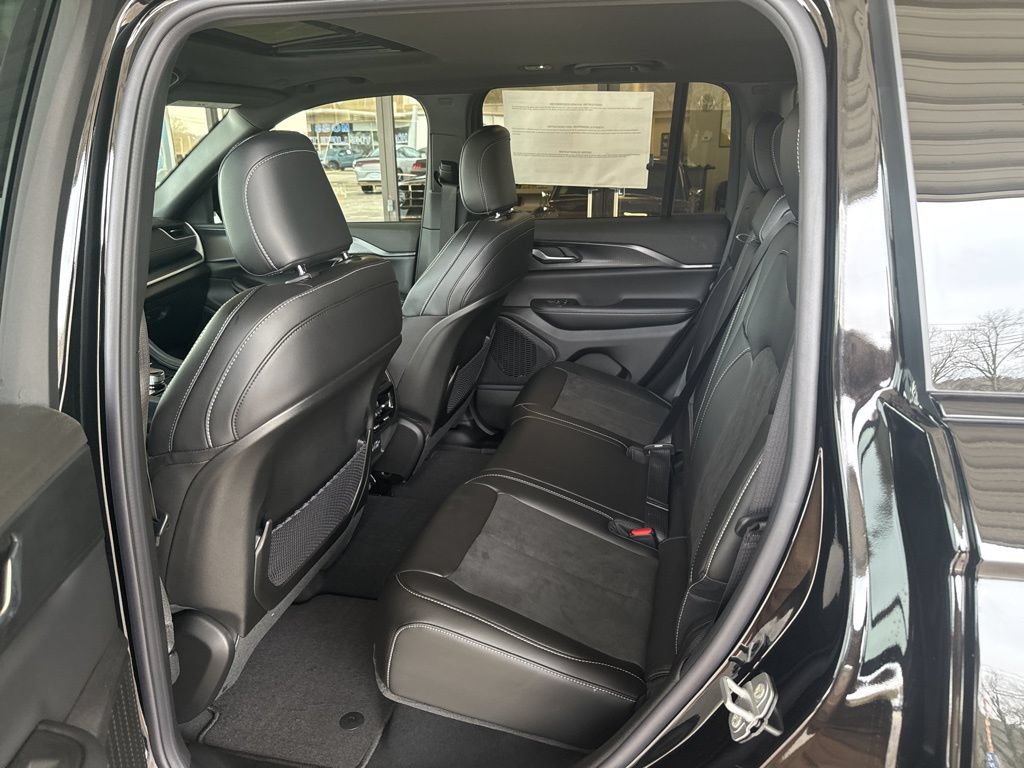 New 2025 Jeep Grand Cherokee 4WD image 16