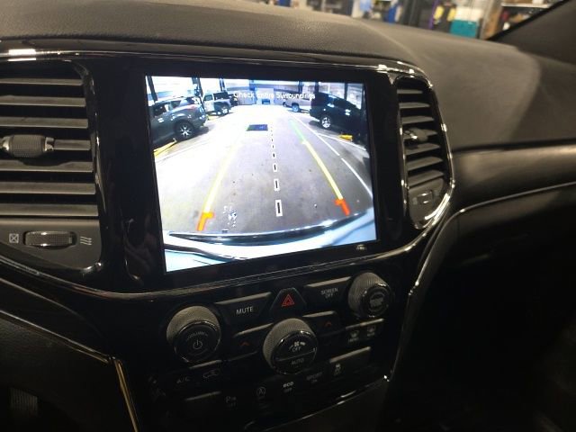 Used 2021 Jeep Grand Cherokee Limited image 16