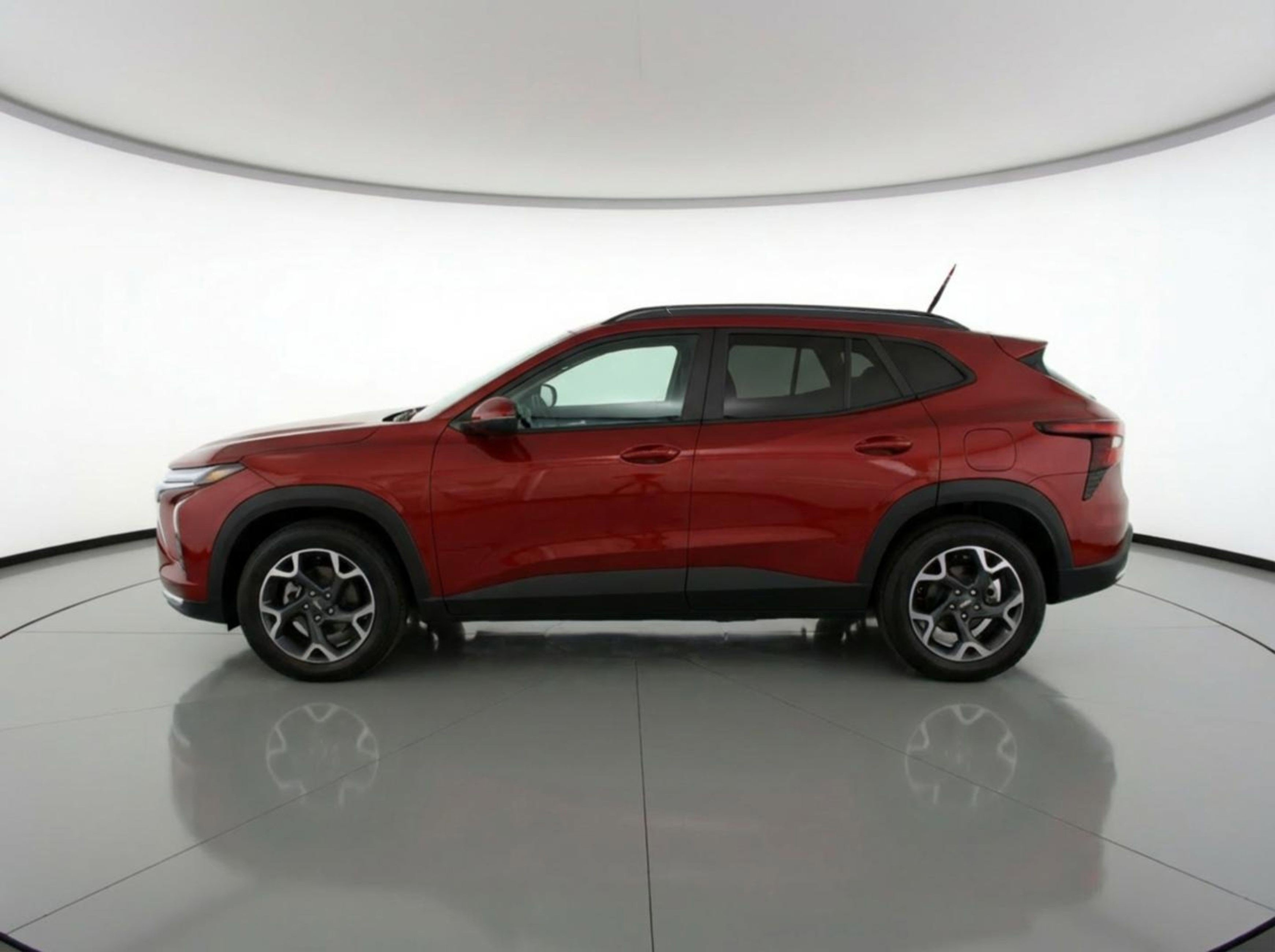 Used 2025 Chevrolet Trax LT w/ LT Convenience Package FWD image 5