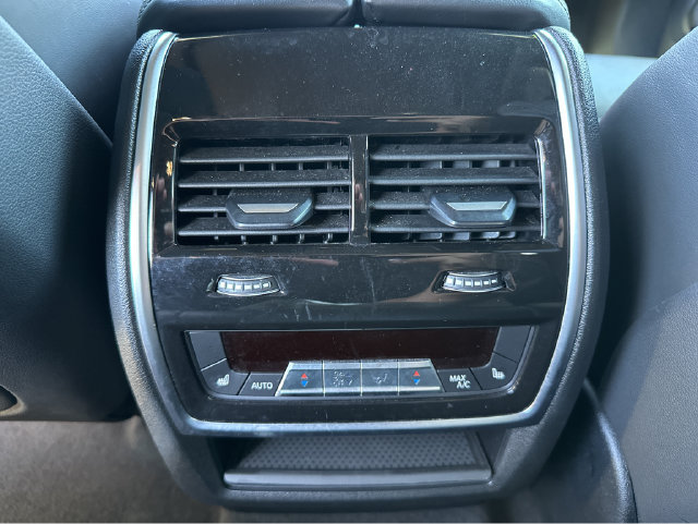 Used 2025 BMW X5 xDrive50e AWD/4WD image 27