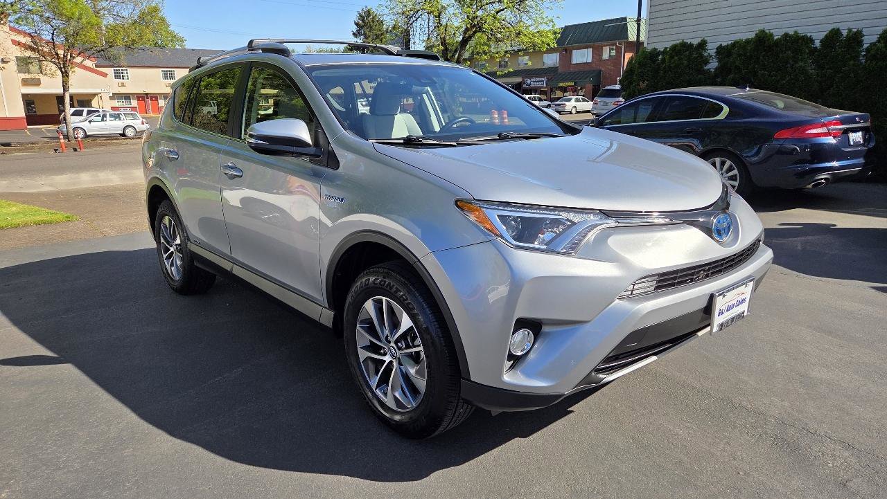 Used 2017 Toyota RAV4 XLE w/ All Weather Liner Package AWD/4WD image 5