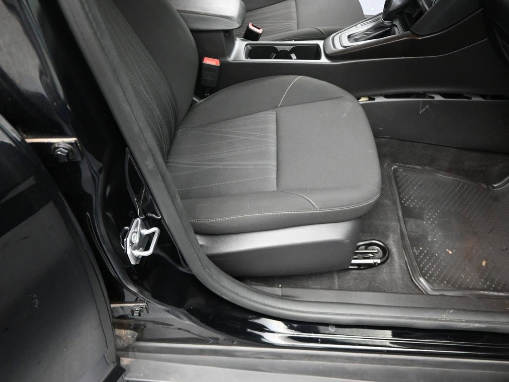 Used 2018 Ford Focus SE image 33