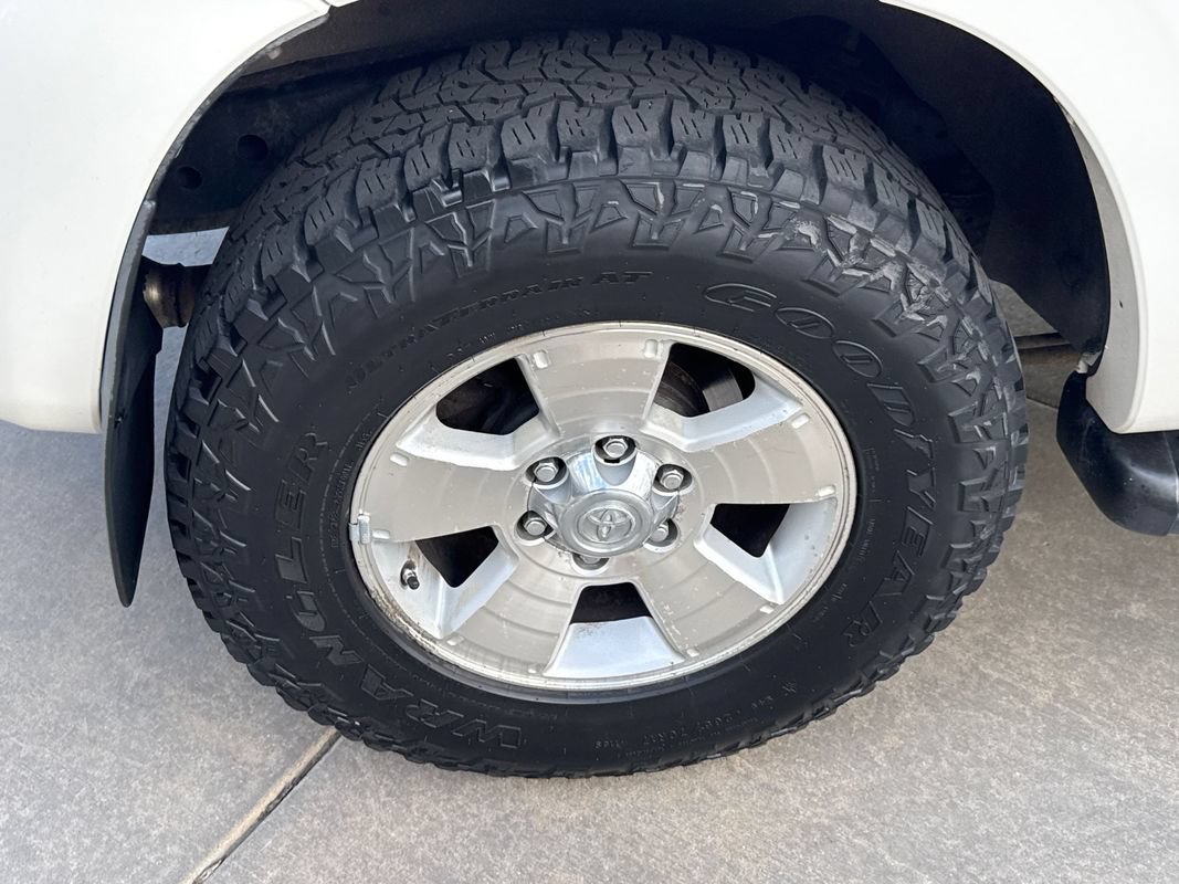 Used 2006 Toyota 4Runner SR5 AWD/4WD image 13