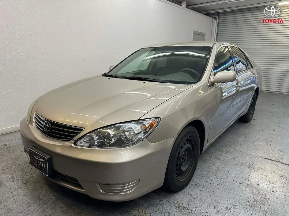 Used 2005 Toyota Camry LE image 3