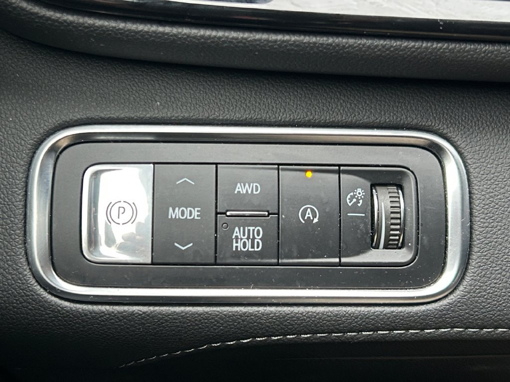Used 2025 Buick Enclave Preferred AWD/4WD image 39