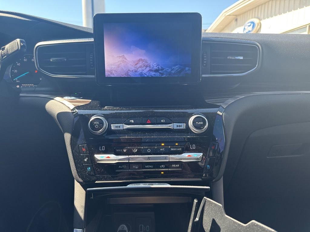 Used 2021 Ford Explorer Limited w/ Equipment Group 301A AWD/4WD image 10