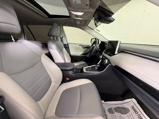 Used 2023 Toyota RAV4 XLE Premium image 31