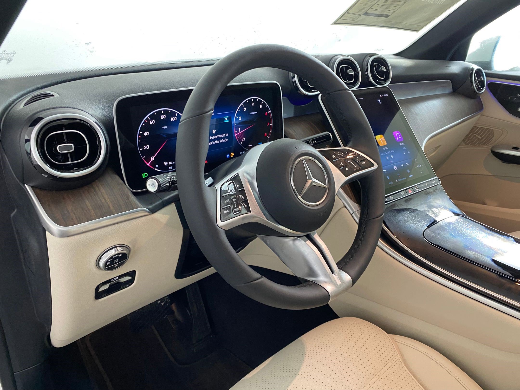 Used 2026 Mercedes-Benz GLC 300 4MATIC image 4