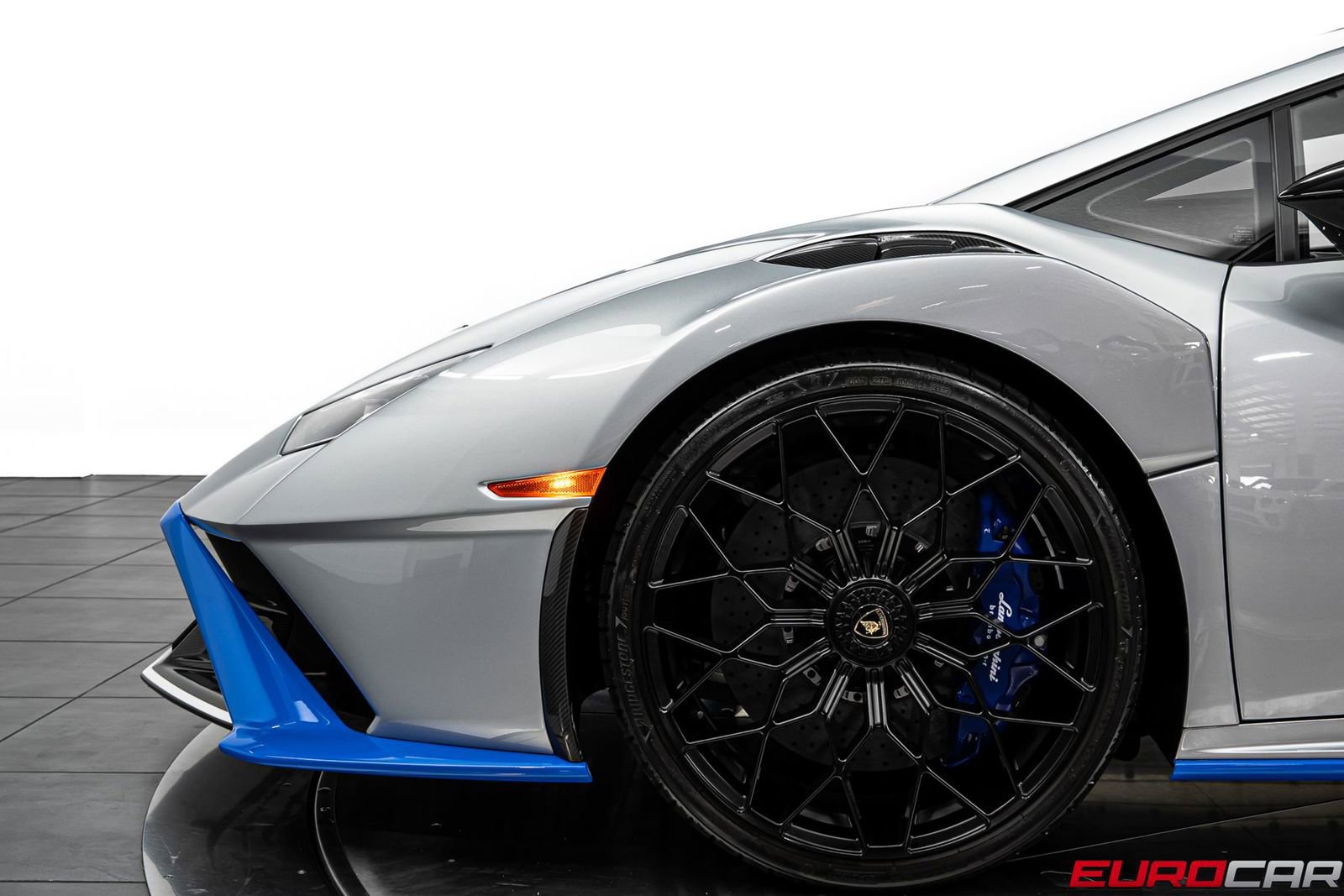 Used 2023 Lamborghini Huracan STO image 14