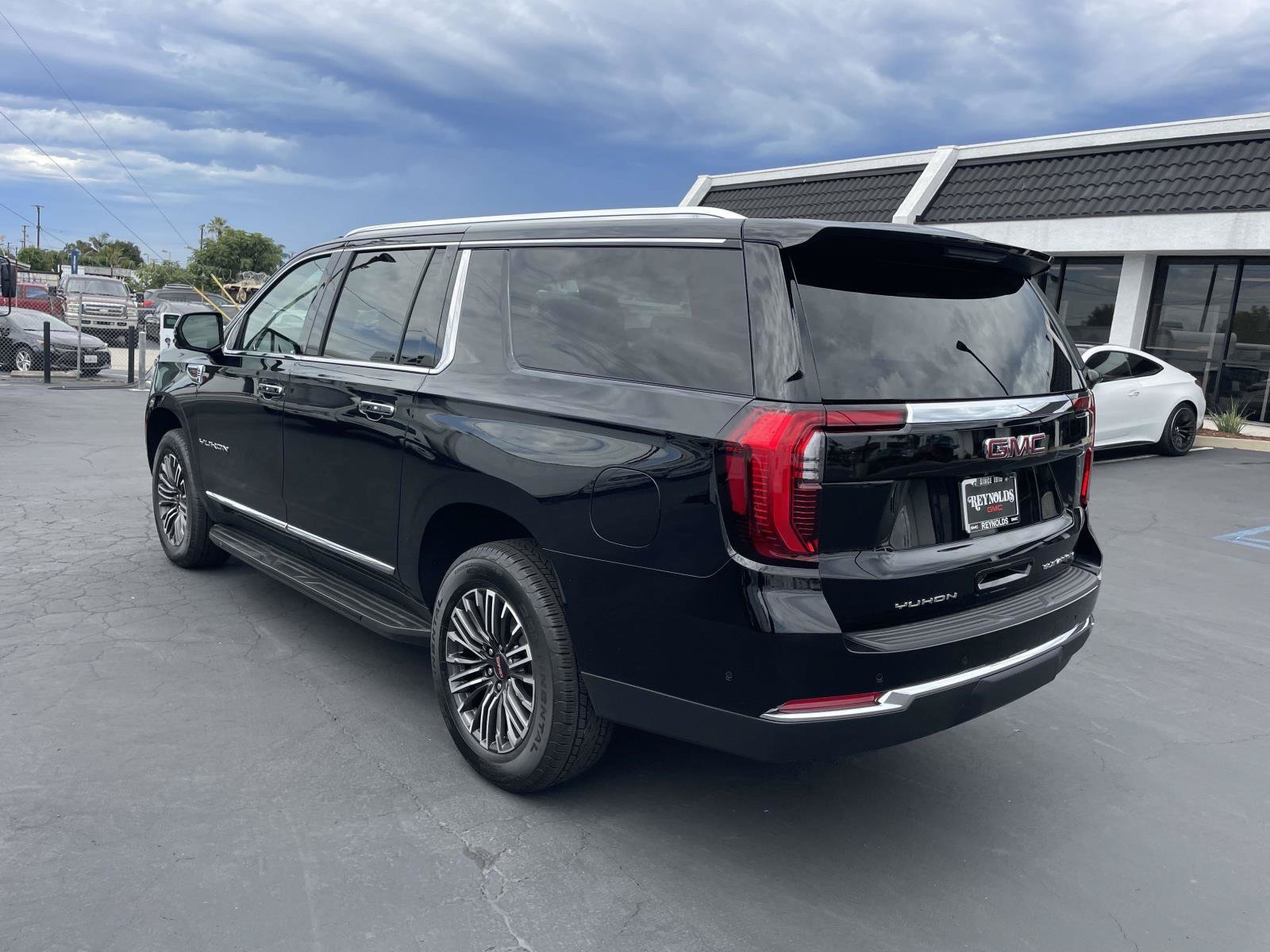 New 2026 GMC Yukon XL Elevation RWD image 7
