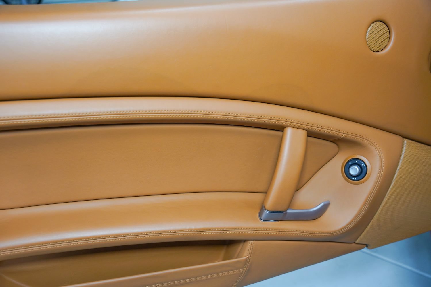 Used 2010 Ferrari California RWD image 38