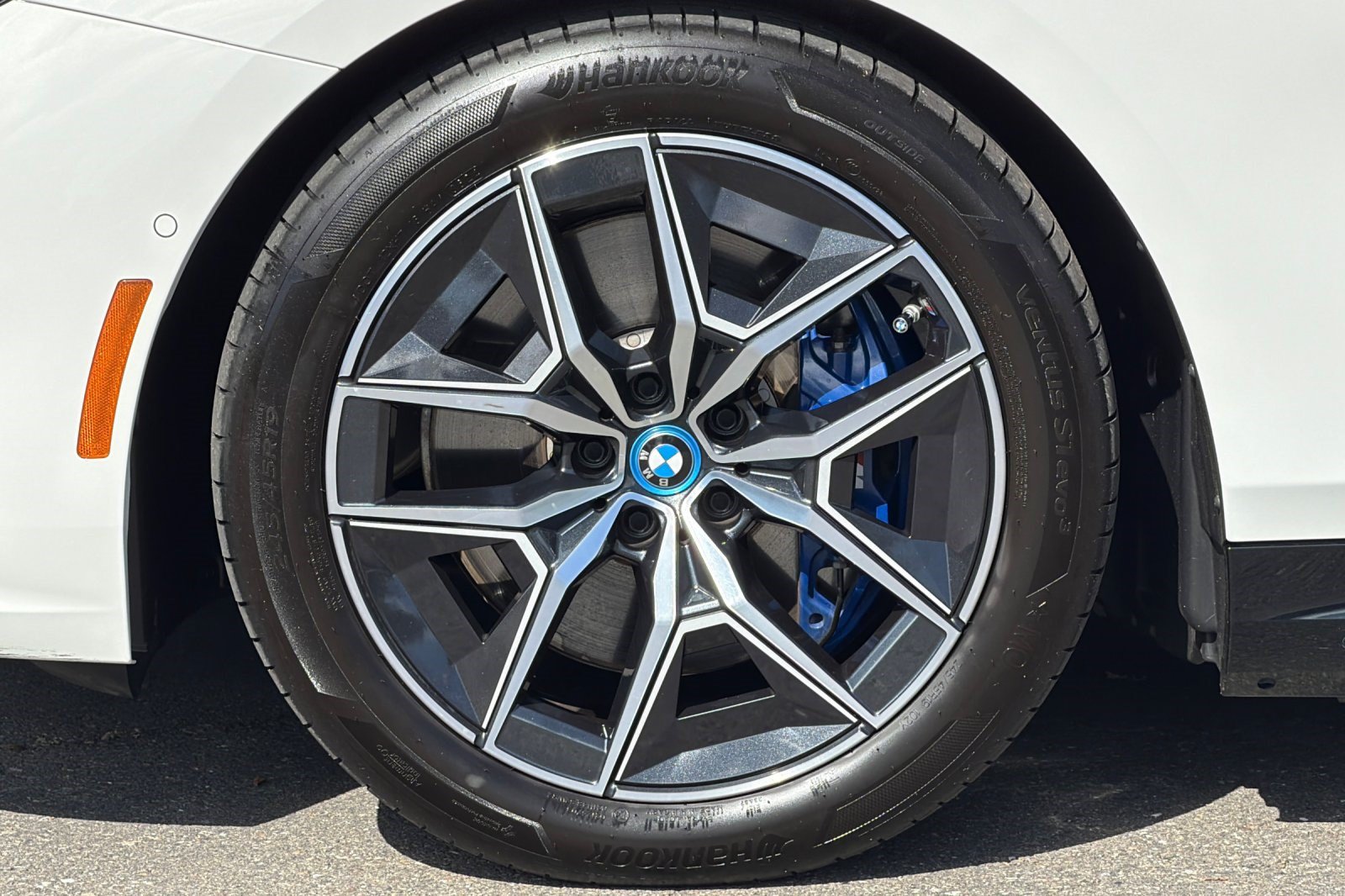 Certified 2024 BMW i5 eDrive40i w/ M Sport Package RWD image 36