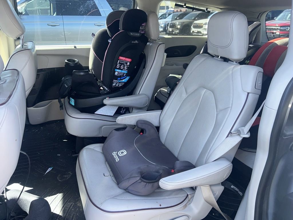 Used 2020 Chrysler Pacifica Limited image 6