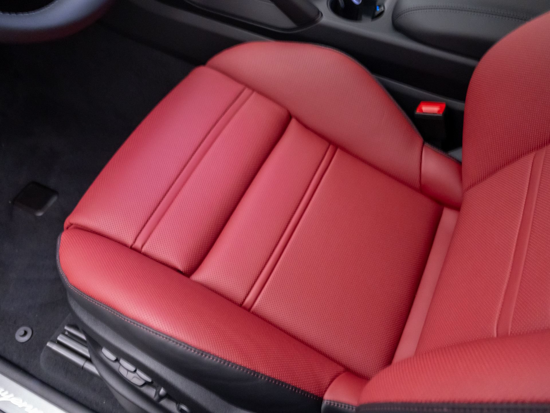 New 2026 Porsche Cayenne Coupe AWD/4WD image 16