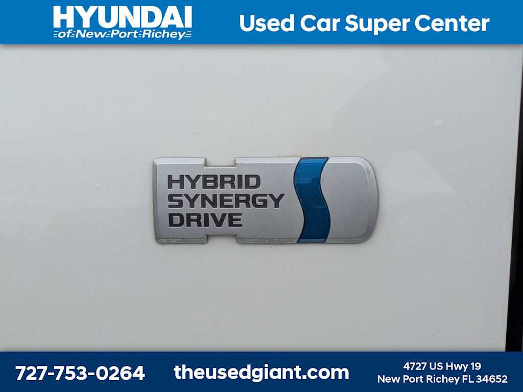 Used 2018 Toyota Prius C Two image 13