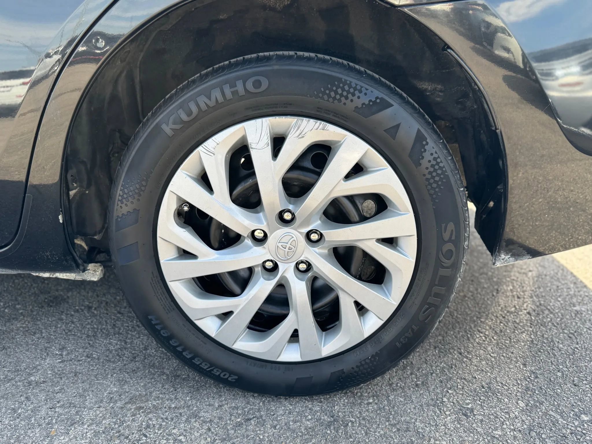 Used 2017 Toyota Corolla LE image 30