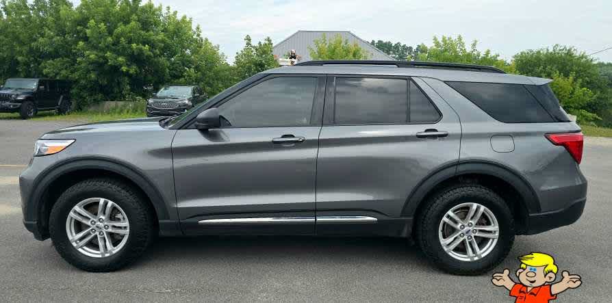 Used 2023 Ford Explorer XLT w/ Equipment Group 202A AWD/4WD image 2