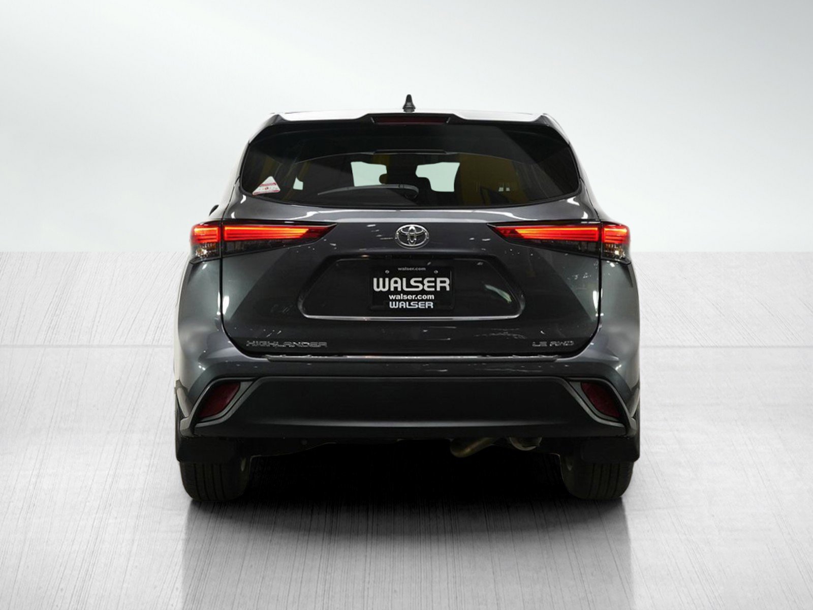 Used 2022 Toyota Highlander LE image 4